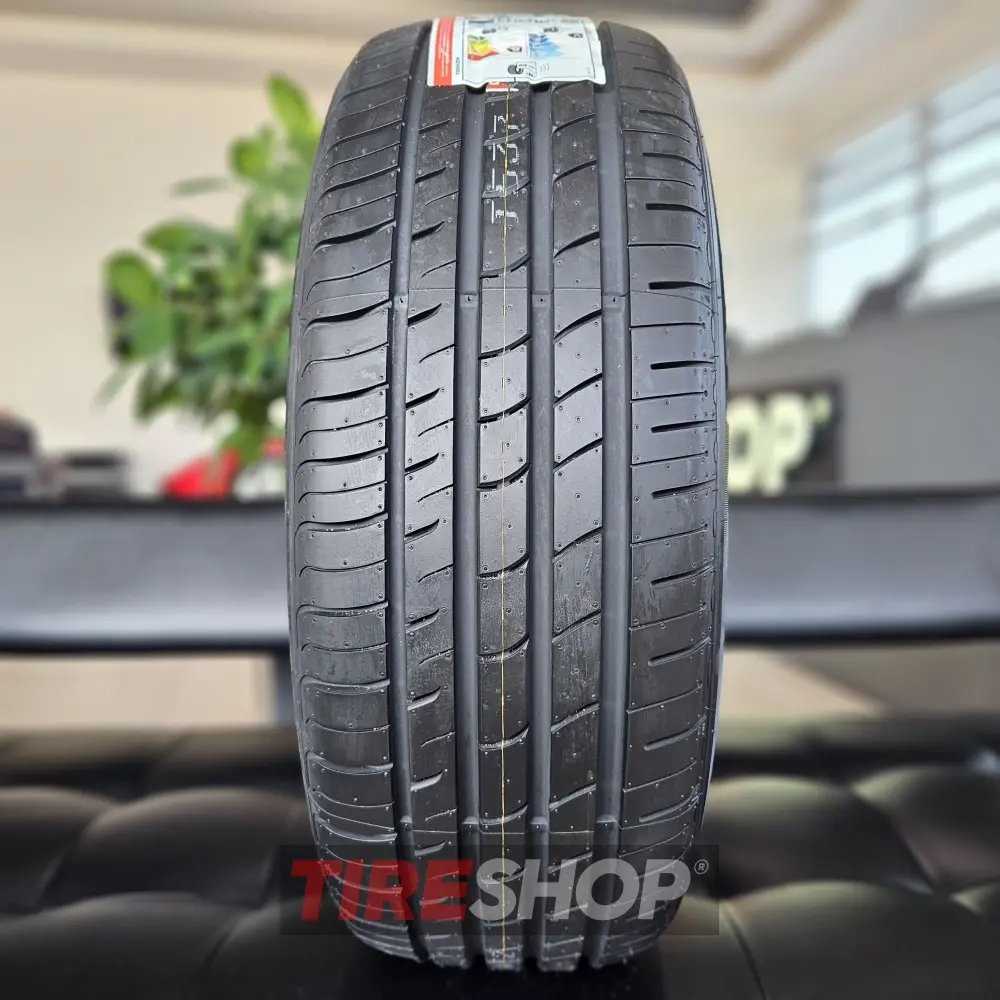 Летние шины Nexen N'Fera RU1 235/65 R17 104H - Фото 3 width=